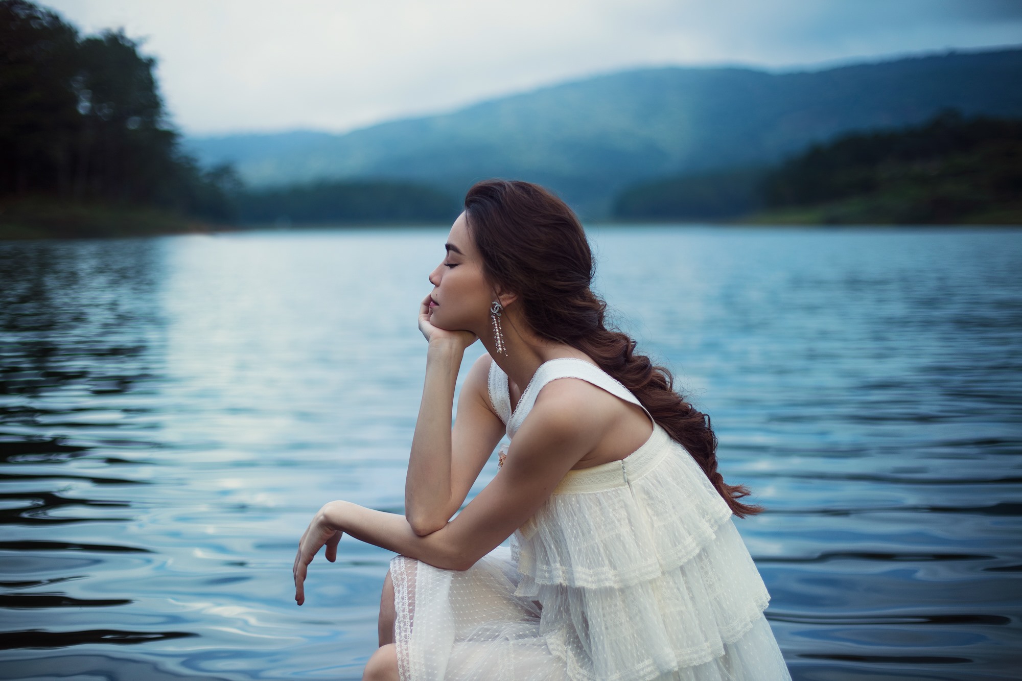 Ngắm nhìn những hình ảnh của Hà Hồ phía sau hậu trường show Love Songs