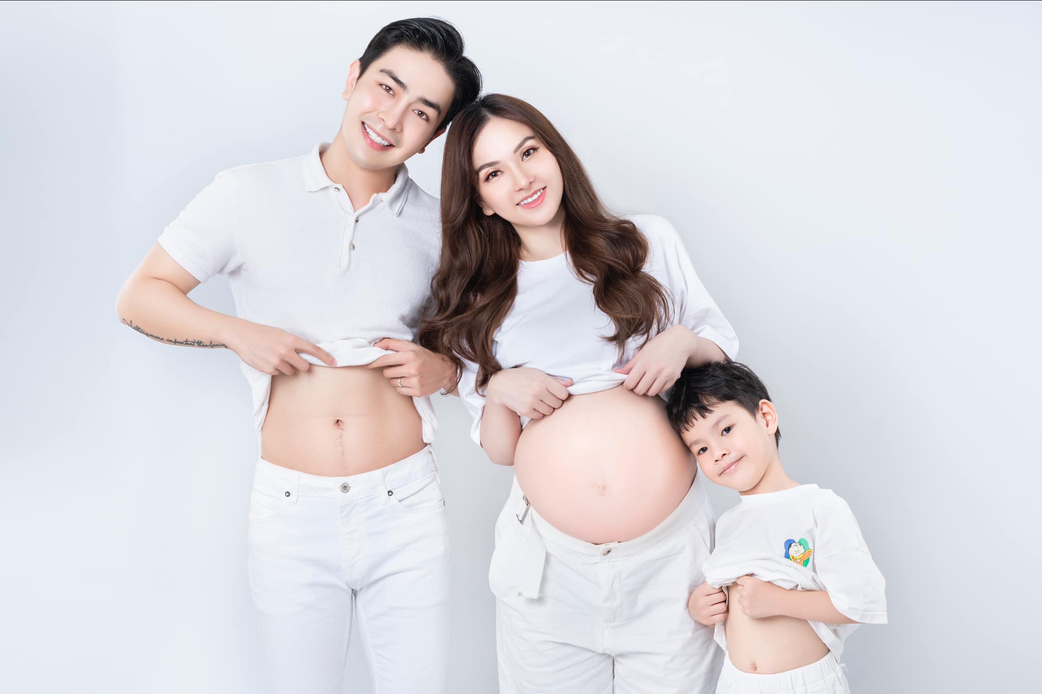 Thu Thủy khoe ảnh bụng bầu trước ngày lâm bồn