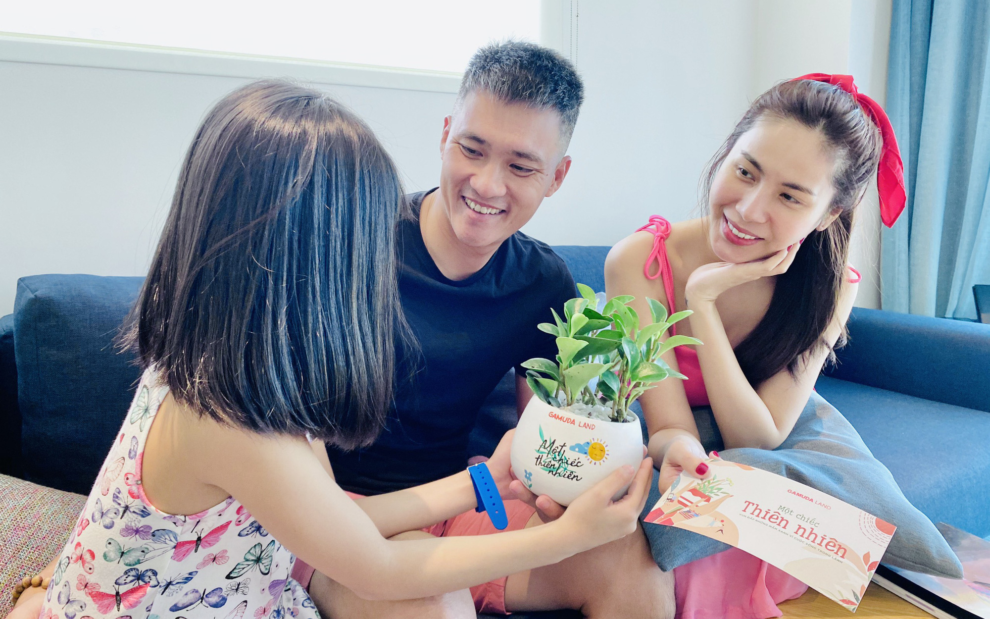 Thủy Tiên gây xúc động khi viết tâm thư dài gửi con gái Bánh Gạo