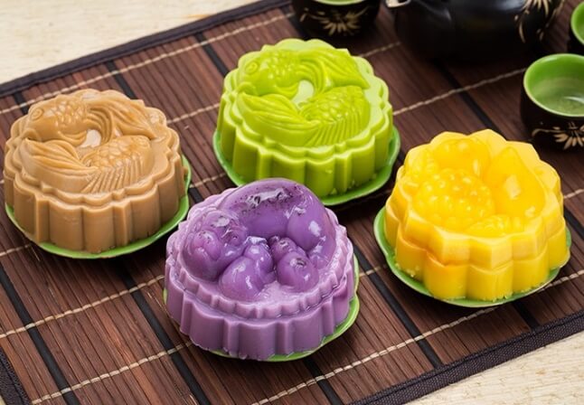 Cách làm bánh trung thu rau câu nhân trứng muối thơm ngon vừa lạ, vừa quen