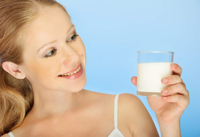 Lợi ích của việc uống sữa trước khi đi ngủ