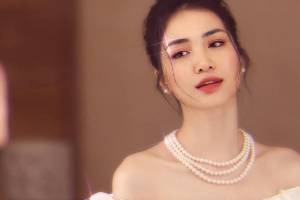 Hòa Minzy hoàn toàn “lột xác” sau ba năm bên bạn trai thiếu gia