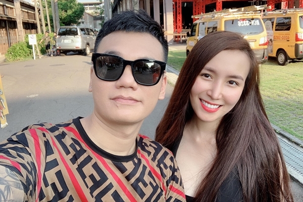 Vợ chồng Khắc Việt chia sẻ khoảnh khắc đón em bé chào đời