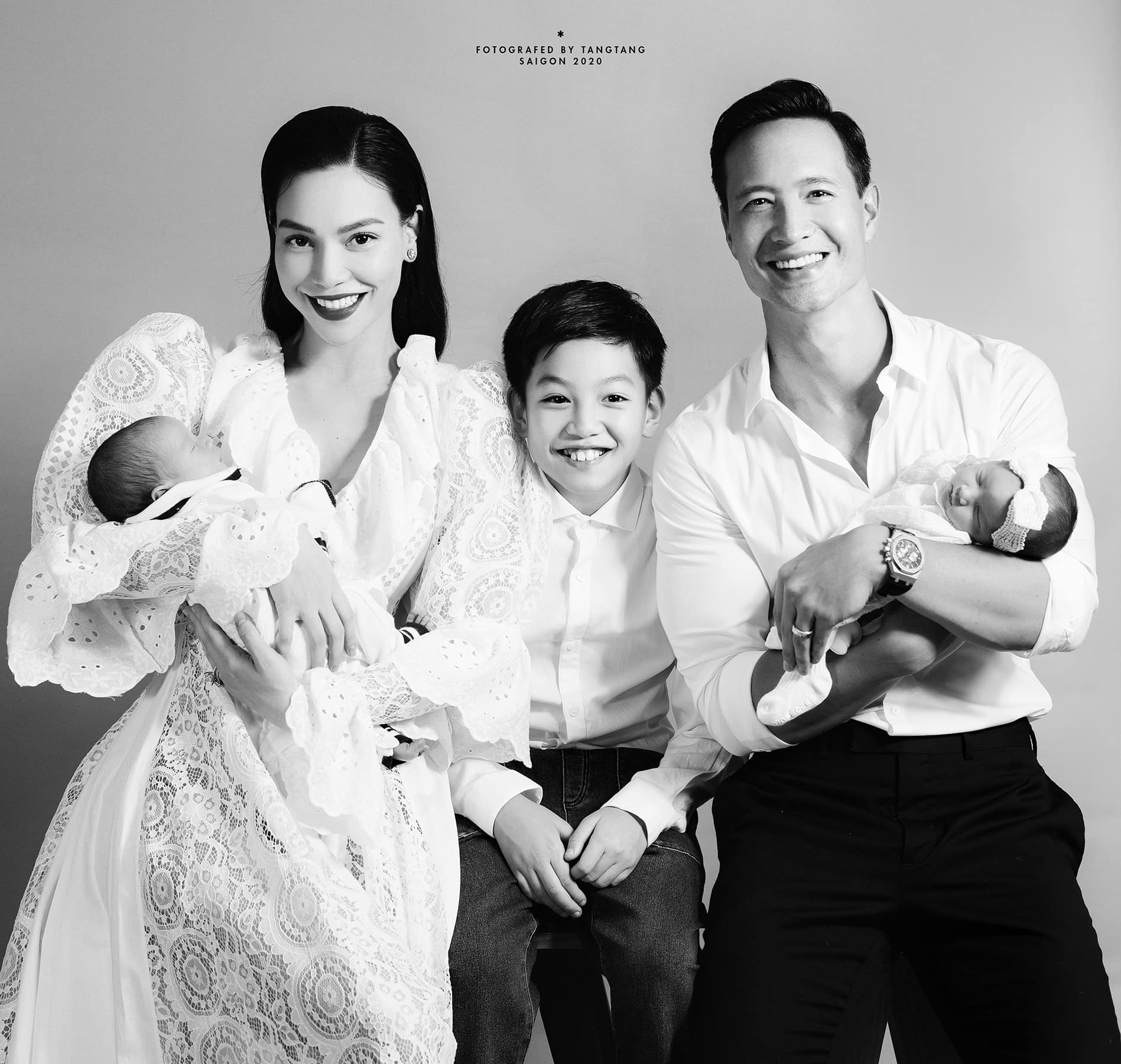Hồ Ngọc Hà khoe cận mặt của hai thiên thần nhỏ mới sinh cực đáng yêu