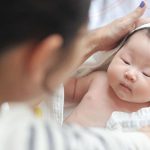 Học cách massage hạ sốt nhanh cho bé không cần dùng đến thuốc