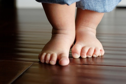 Hội chứng bàn chân bẹt ở trẻ nhỏ là gì? Có nguy hiểm không?
