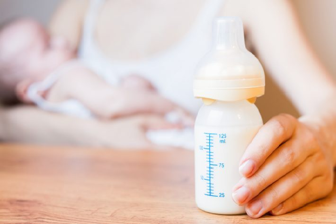 Sữa non cho bé và tác dụng tuyệt vời mà các mẹ cần biết