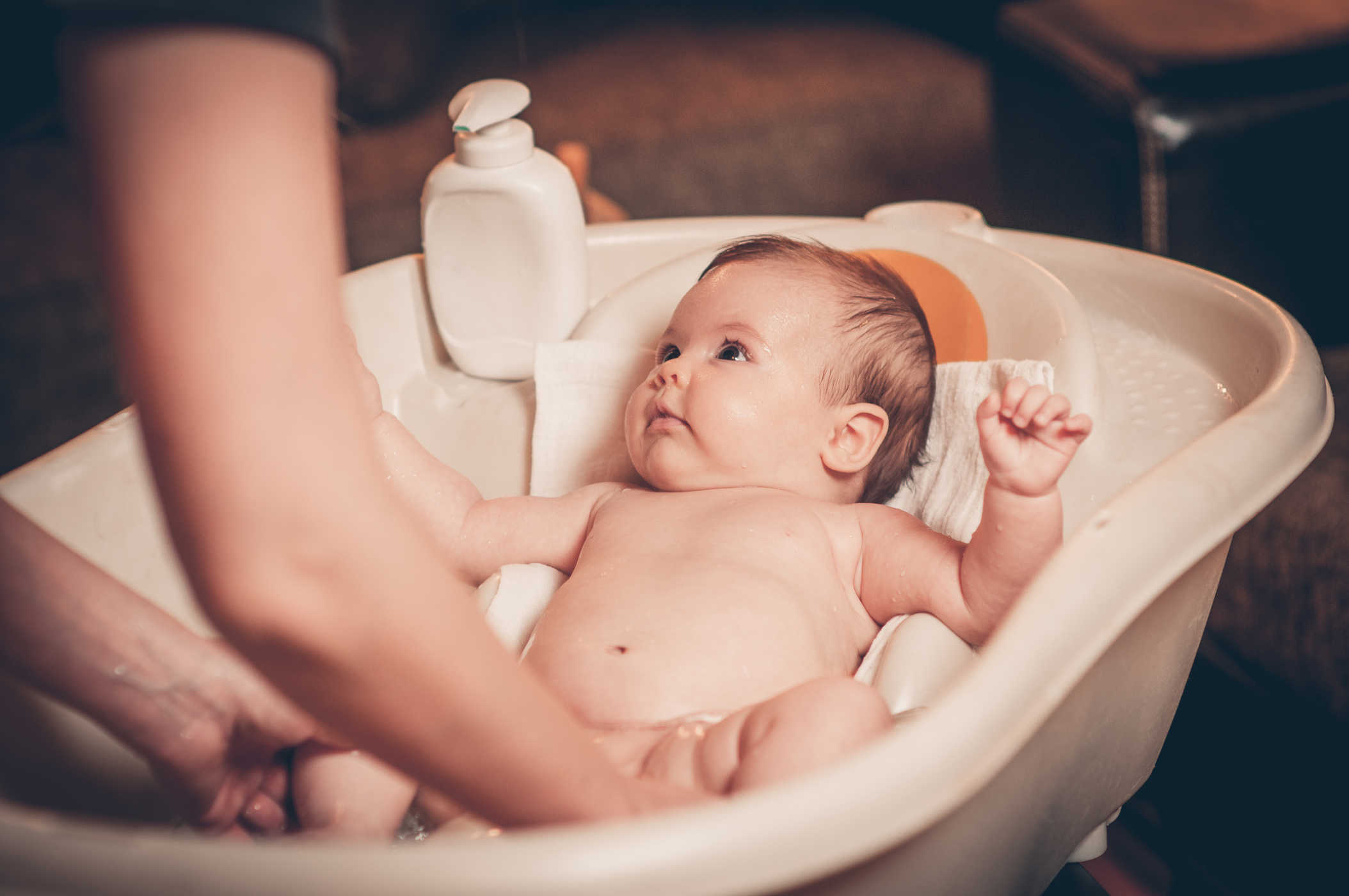 Bố mẹ phải nhớ 4 thời điểm tuyệt đối không được tắm cho trẻ sơ sinh