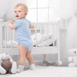 5 cách khuyến khích bé tập đi và những điều cần lưu ý?