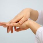 Nguyên nhân và cách điều trị suy giãn tĩnh mạch sau sinh ở các mẹ