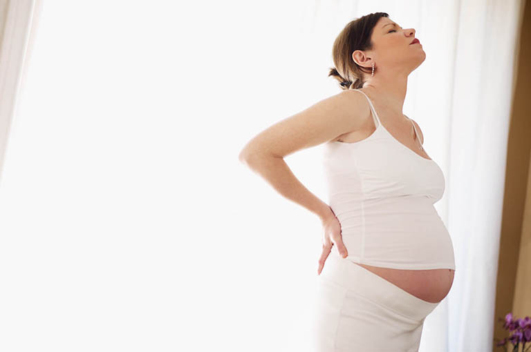 Bà bầu bị đau xương cụt tháng cuối có ảnh hưởng đến thai nhi?