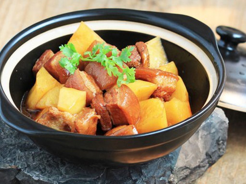 Thịt ba chỉ kho khoai tây thơm ngon đậm đà với cách nấu cực đơn giản