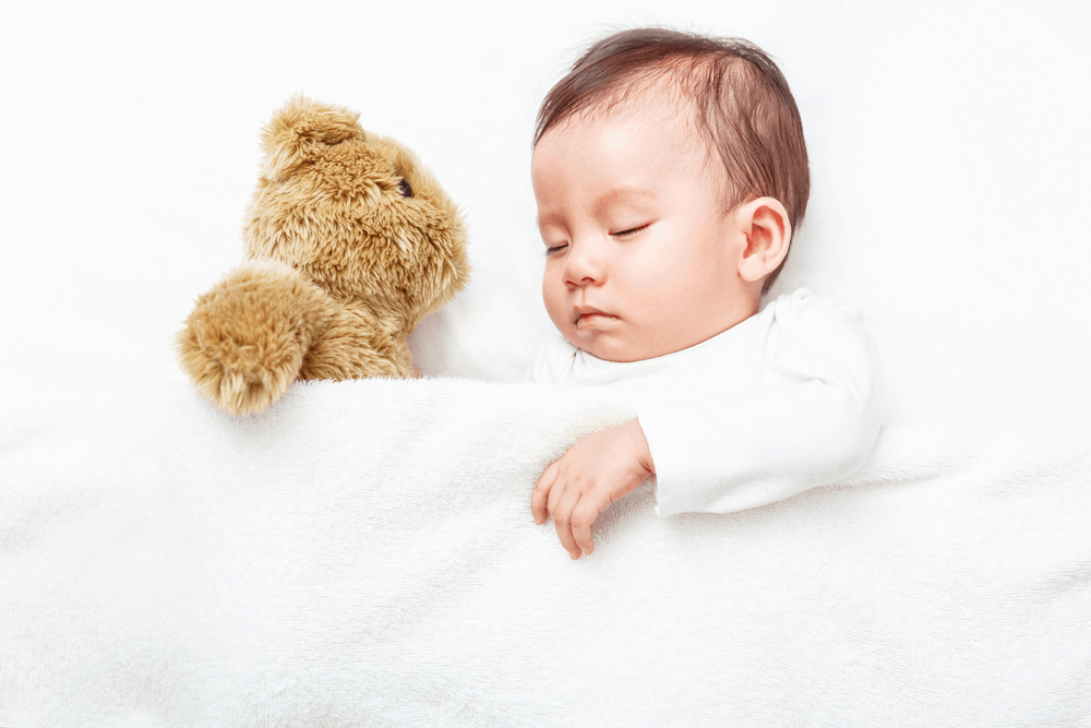 Trẻ sơ sinh nằm nghiêng khi ngủ: Những điều mẹ cần lưu ý
