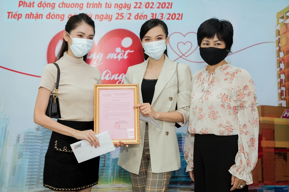 MC Thảo Nhi và Á hậu Thùy Dung ủng hộ mua vaccine ngừa Covid-19