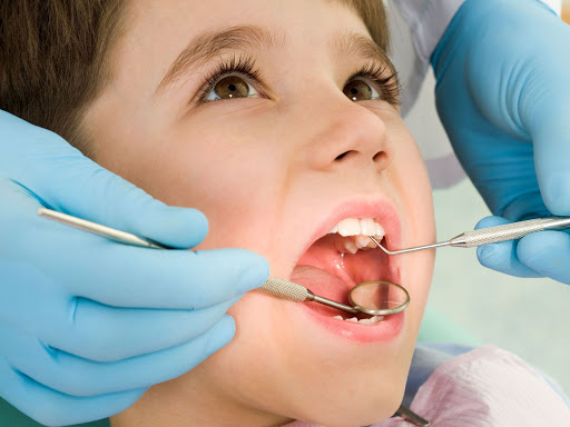 Cha mẹ phòng tránh sâu răng cho con bằng cách đơn giản và an toàn