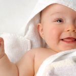 Bé sẽ thông minh hơn nếu được mẹ cho làm những việc sau đây