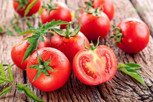 Cà chua làm giảm bỏng rát da do cháy nắng và 7 tác dụng làm đẹp không phải ai cũng biết