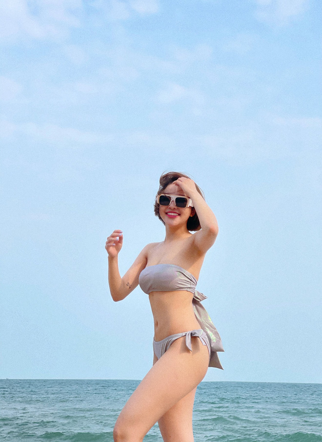 Thân hình sexy khi diện bikini của Trâm Anh 