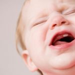 Trẻ sốt mọc răng uống thuốc gì? Những lưu ý mà cha mẹ cần biết!