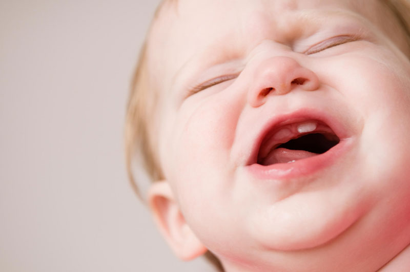 Trẻ sốt mọc răng uống thuốc gì? Những lưu ý mà cha mẹ cần biết!
