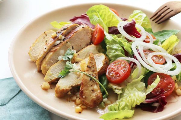 Công thức salad ức gà giúp giảm cân giữ dáng cho hội chị em