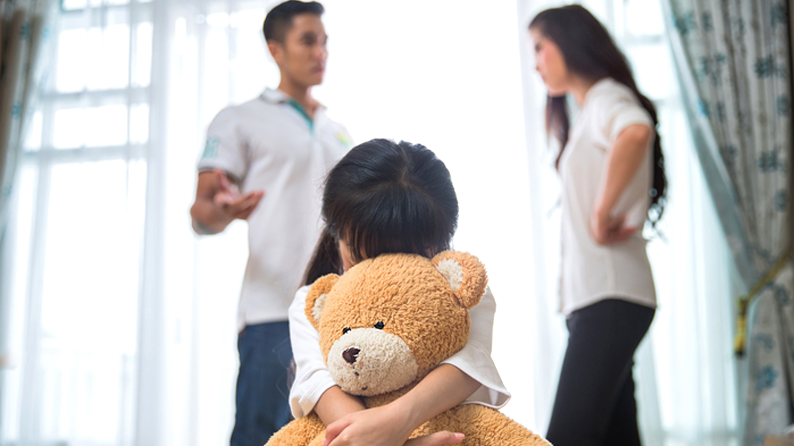 Những thói quen xấu của bố mẹ ảnh hưởng nghiêm trọng đến con cái