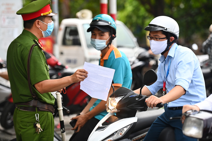 Hà Nội chính thức ban hành mẫu giấy đi lại trong những ngày giãn cách