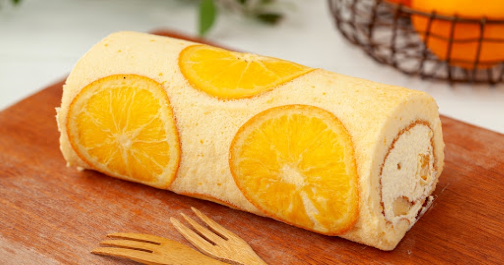 Cách làm bánh bông lan cuộn cam đơn giản tại nhà, ngon như ngoài hàng