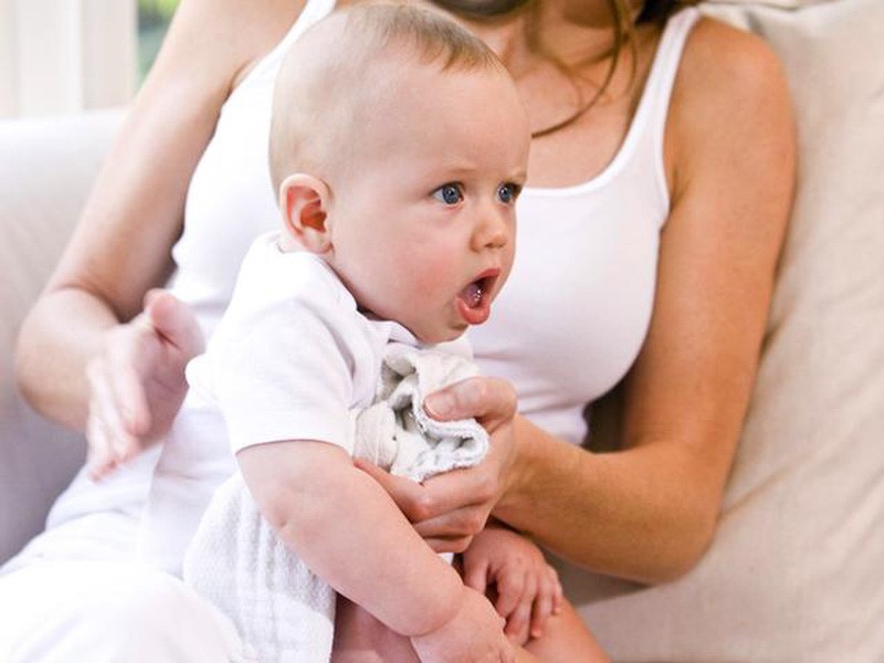 Mách mẹ những mẹo hay khi trẻ sơ sinh đầy hơi, đảm bảo khỏi ngay tức khắc