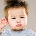Con bị viêm tai giữa, mẹ tuyệt đối không bổ sung những thực phẩm sau!