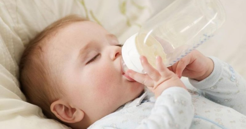 Chọn bình sữa cho con thế nào cho đúng, đặc biệt là với những người lần đầu làm cha mẹ