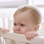 Tuần khủng hoảng của bé, mẹ nên làm gì để cùng bé vượt qua?