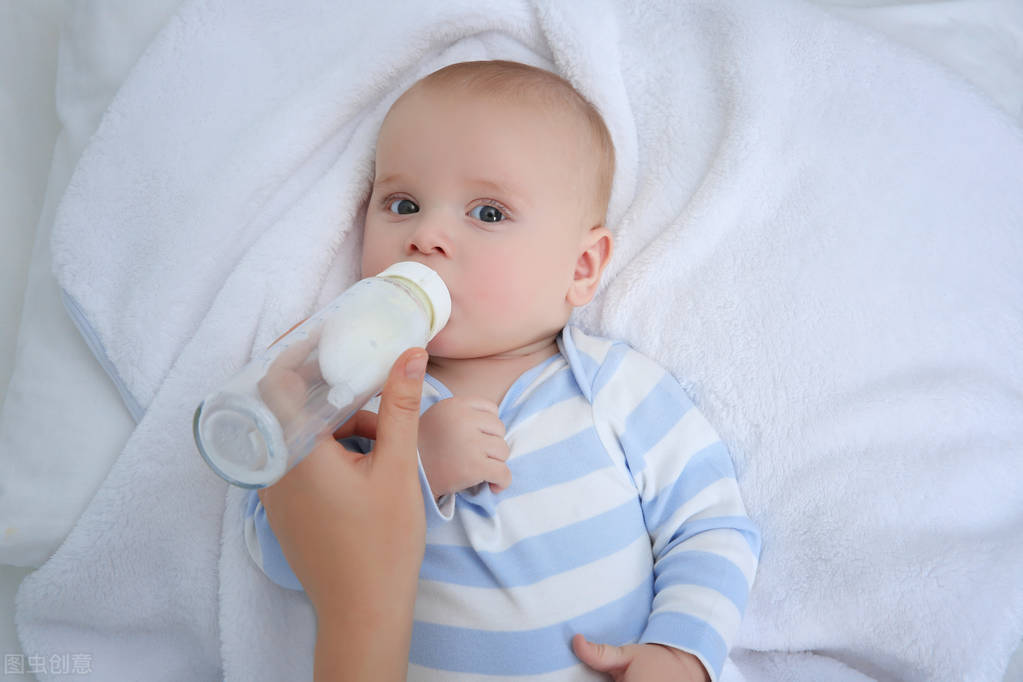 Cách hâm sữa cho trẻ sơ sinh cần thiết các mẹ không nên bỏ qua