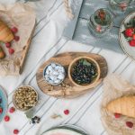 Gợi ý tạo điểm nhấn cho căn phòng với khay trang trí