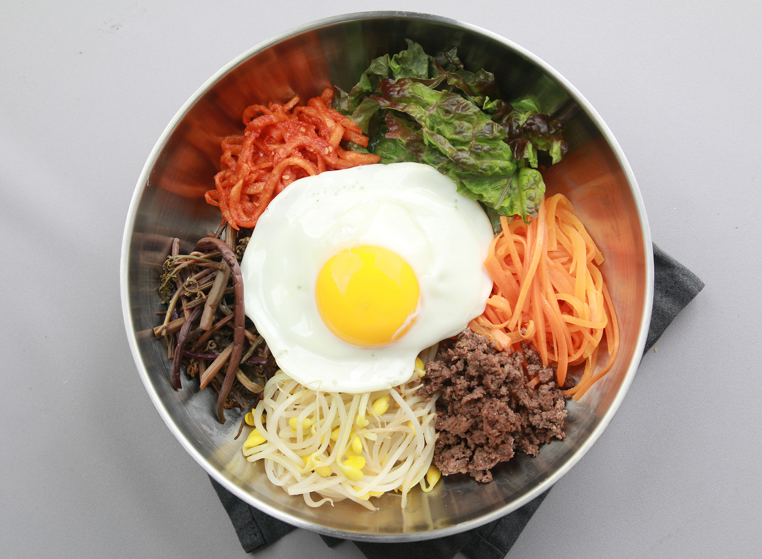 Cách làm cơm trộn Hàn Quốc - Bibimbap lạ miệng đơn giản ngay tại nhà