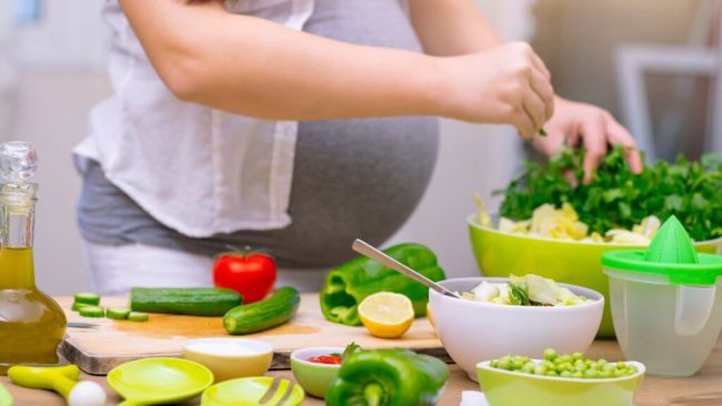 Những loại rau nào khuyến khích bà bầu nên ăn trong suốt thai kỳ?