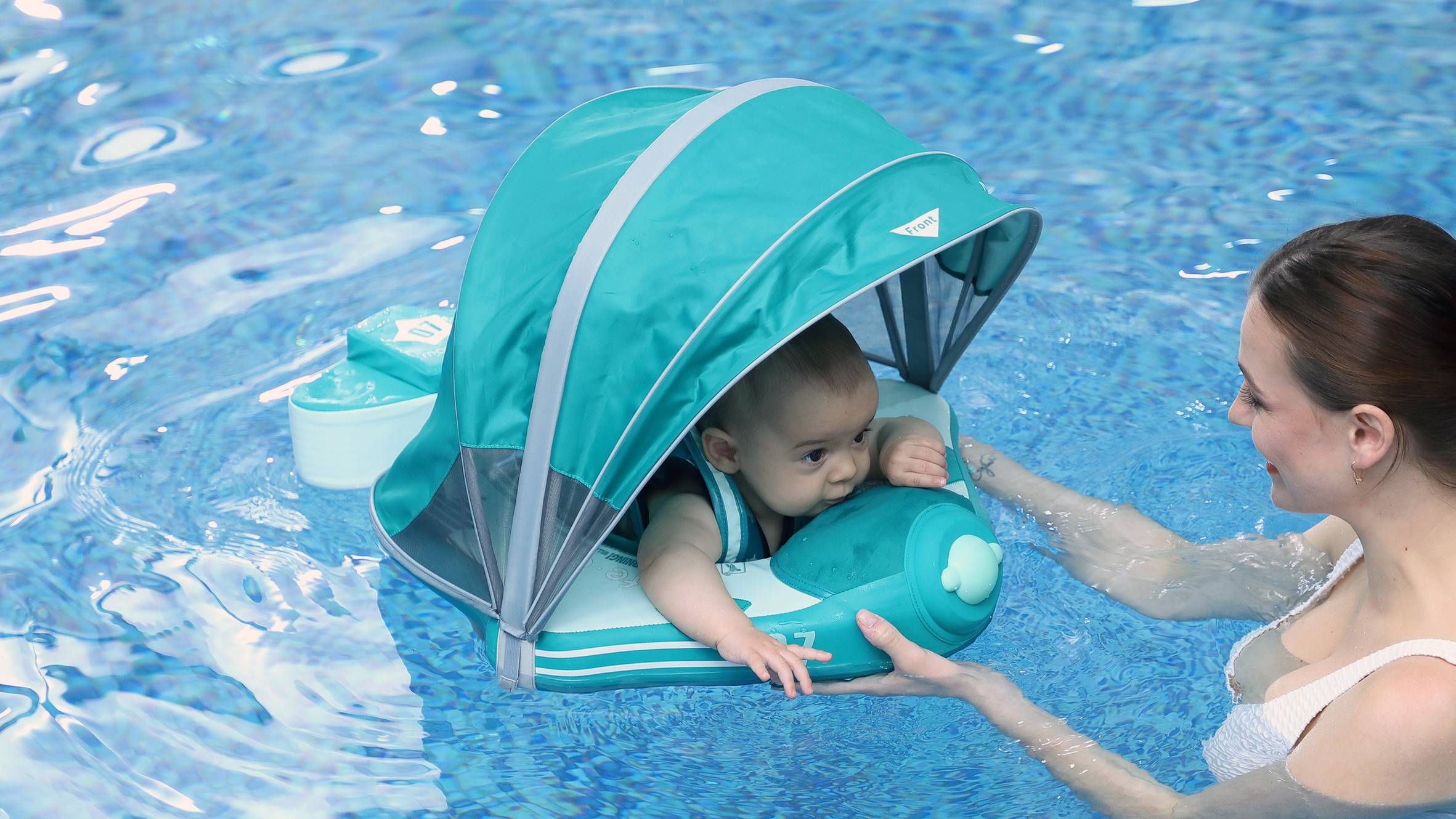 Baby Float là gì? Tìm hiểu về phương pháp bơi thủy liệu dành cho trẻ