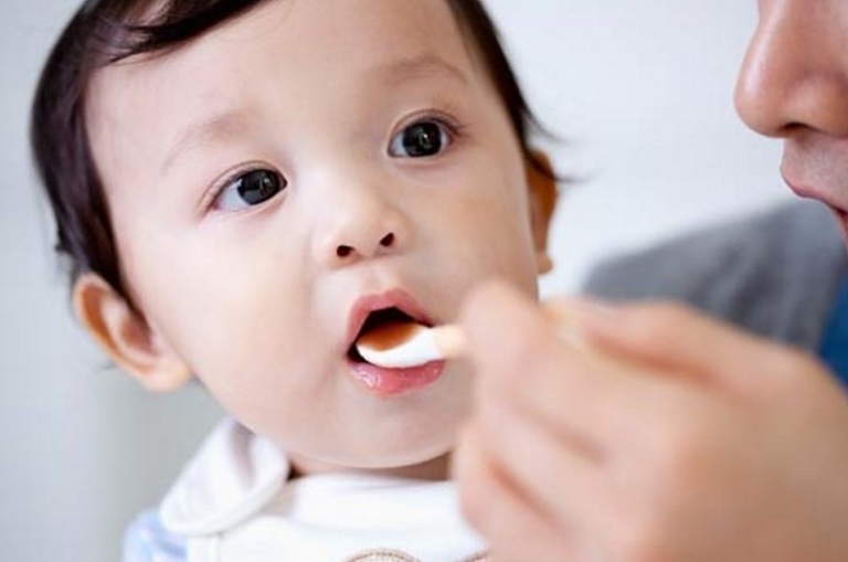 Có nên dùng men tiêu hóa cho trẻ biếng ăn, chậm lớn?