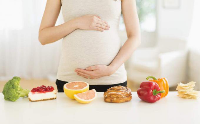 Mẹ bầu gần sinh nên ăn gì để dễ sinh thường hơn?