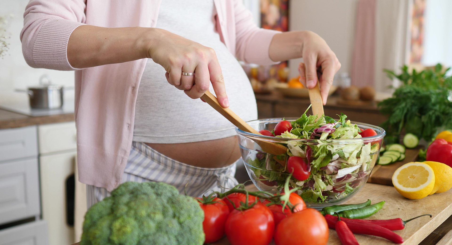 Mẹ bầu nên ăn gì để thai nhi phát triển khỏe mạnh, an toàn trong suốt thai kỳ?