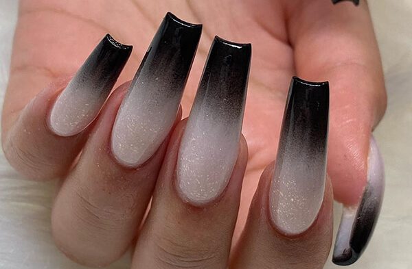 Sơn móng tay màu đen Tưởng nhạt nhoà mà sang hết nấc với 5 kiểu nail đẹp  này  Báo Phụ Nữ Việt Nam
