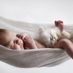 Trẻ sơ sinh nằm võng có ảnh hưởng tới cột sống hay không?