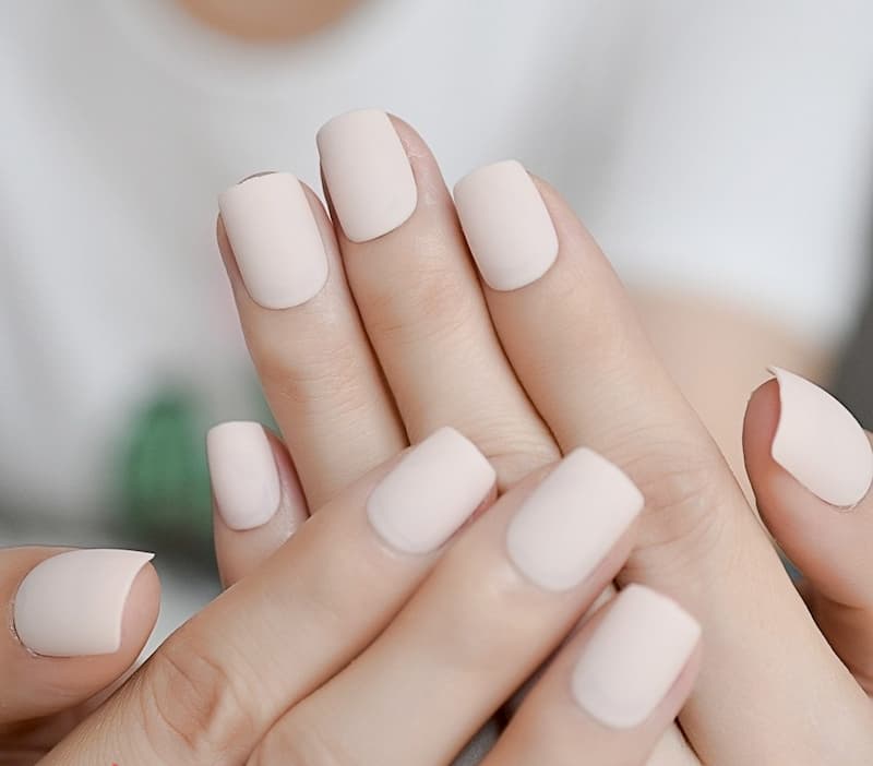 20 mẫu nail trắng đẹp thanh lịch tinh tế hot nhất hiện nay