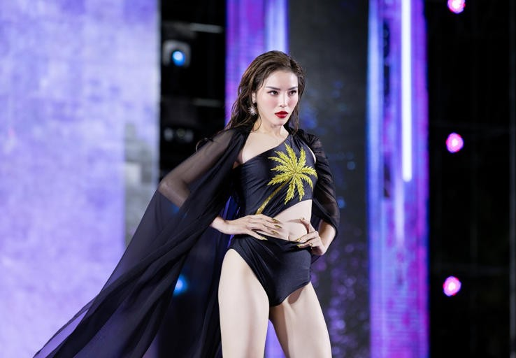 Nhà thiết kế giải thích lý do đồ bơi bị chê ở Miss Universe Vietnam