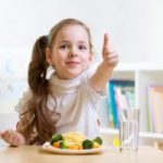 Con phát triển toàn diện nhờ ăn uống đúng – Cha mẹ đã làm đúng chưa?