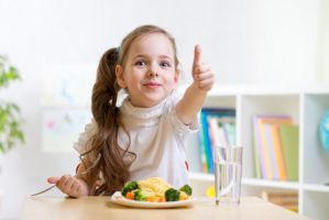 Con phát triển toàn diện nhờ ăn uống đúng – Cha mẹ đã làm đúng chưa?