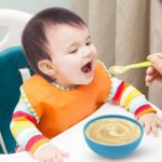 Ăn dặm lần đầu: Những điều bố mẹ cần biết để bé khỏe mạnh