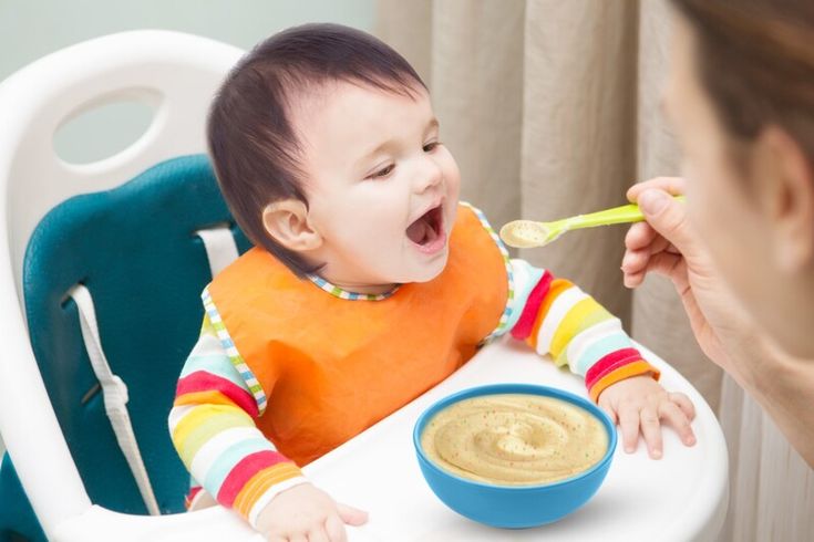 Ăn dặm lần đầu: Những điều bố mẹ cần biết để bé khỏe mạnh