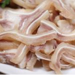 Cách luộc tai heo giòn ngon như ngoài hàng nhờ mẹo nhỏ với nước đá