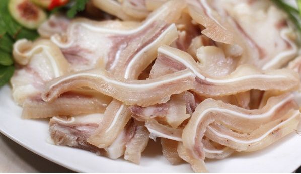 Cách luộc tai heo giòn ngon như ngoài hàng nhờ mẹo nhỏ với nước đá